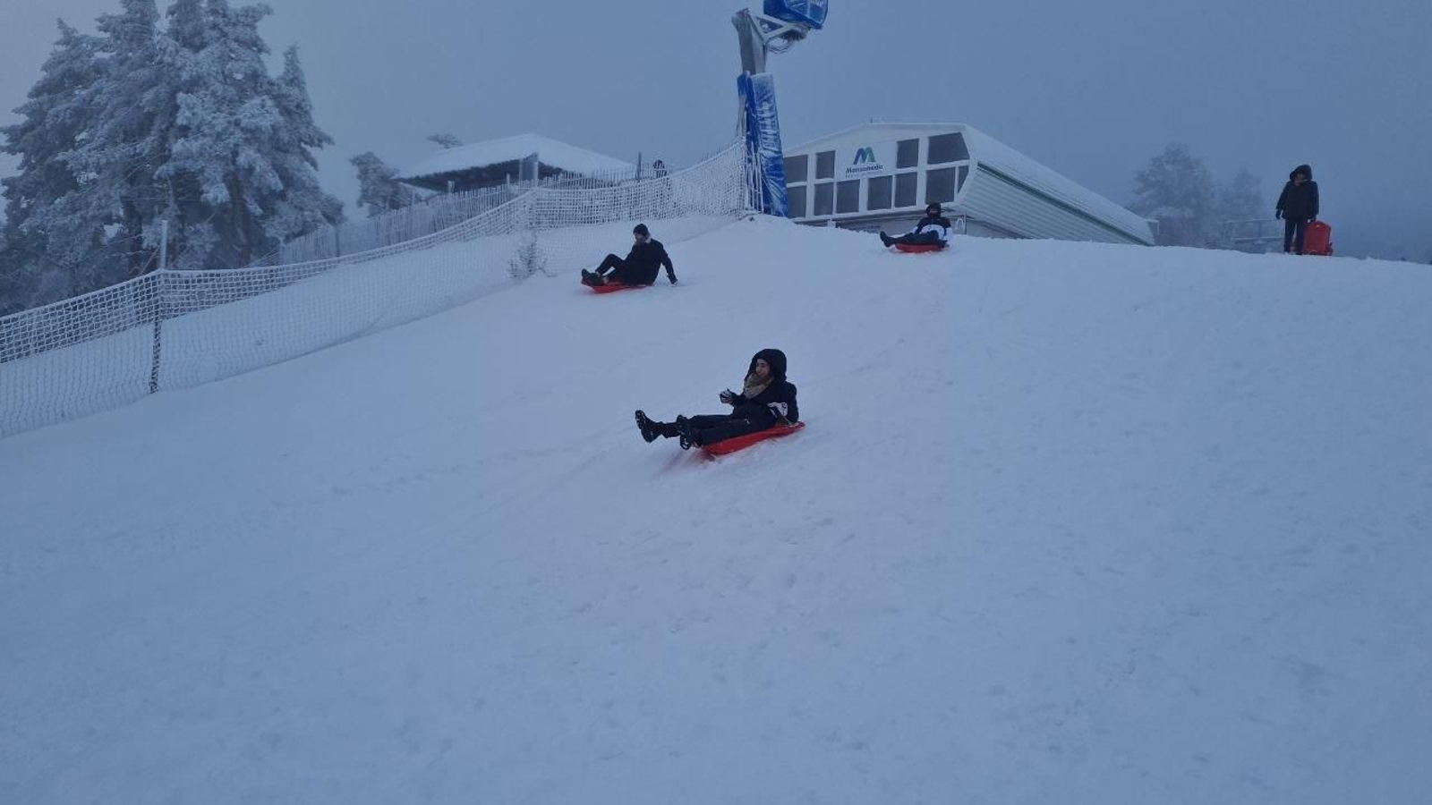 Los trineos han causado furor en Manzaneda esta mañana.
