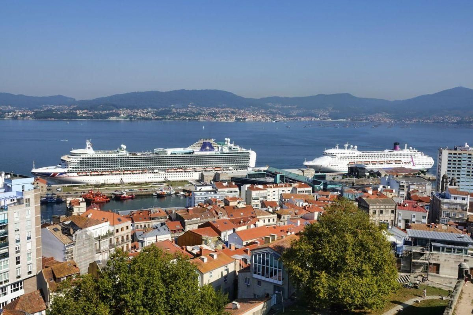 La doble escala del “Ventura” y el “Ambiance”, en el muelle de Trasatlánticos.