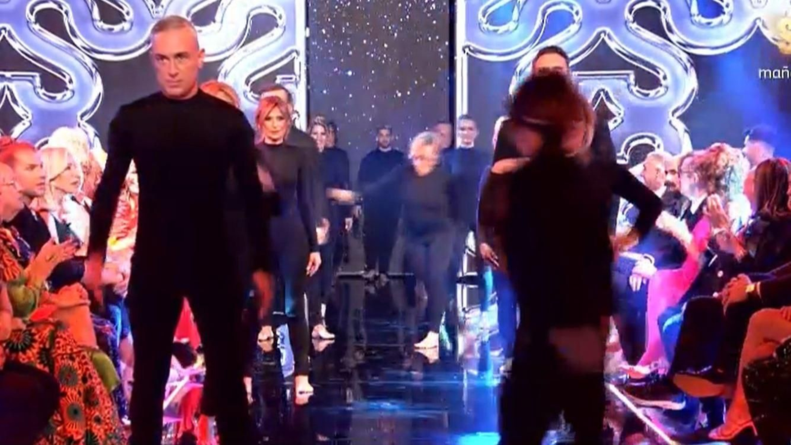 Chelo García Cortés, durante su caída en el plató de Salvame.