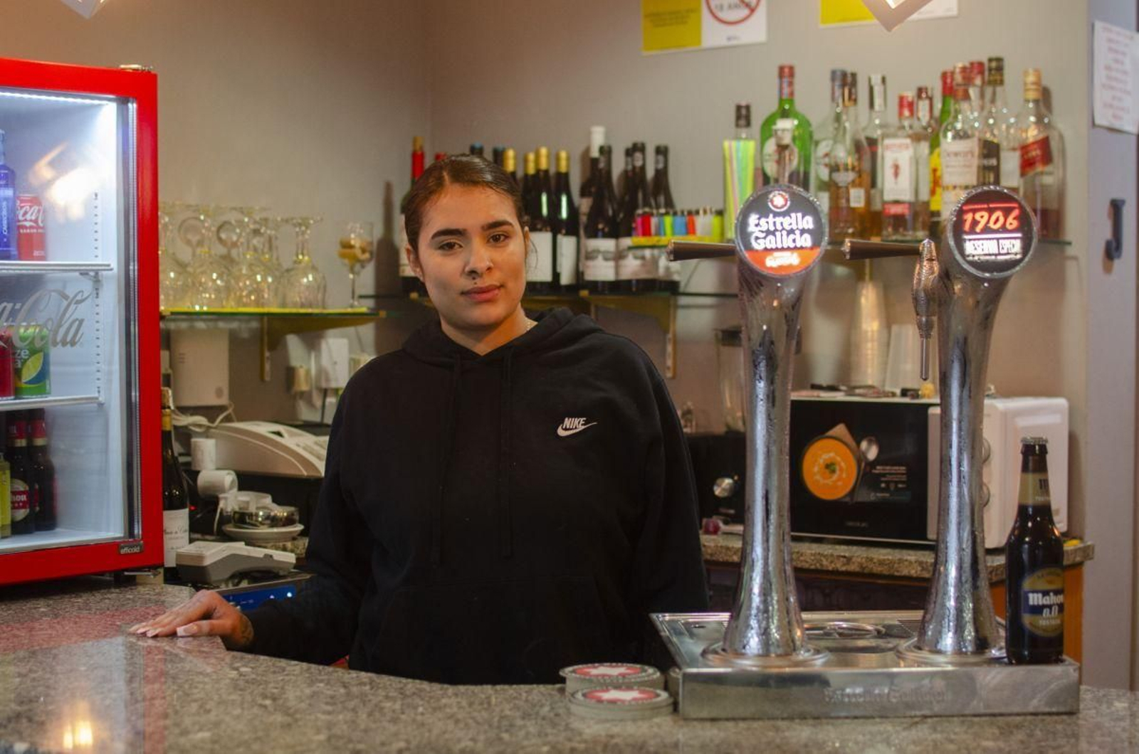 Dayerlin Deleones en el Café Bar Dos Jotas.