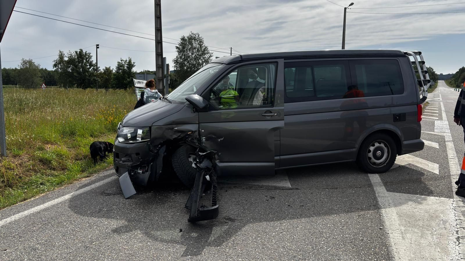 Imagen del coche accidentado en Rairiz de Veiga