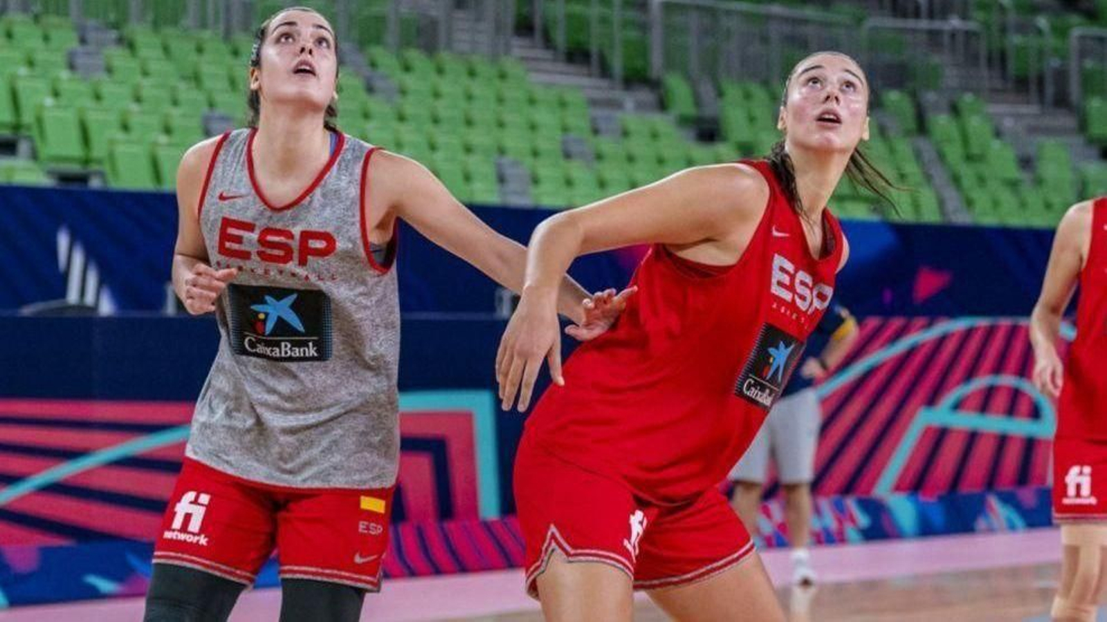 Paula Ginzo y Raquel Carrera, durante un entrenamiento con la selección española.