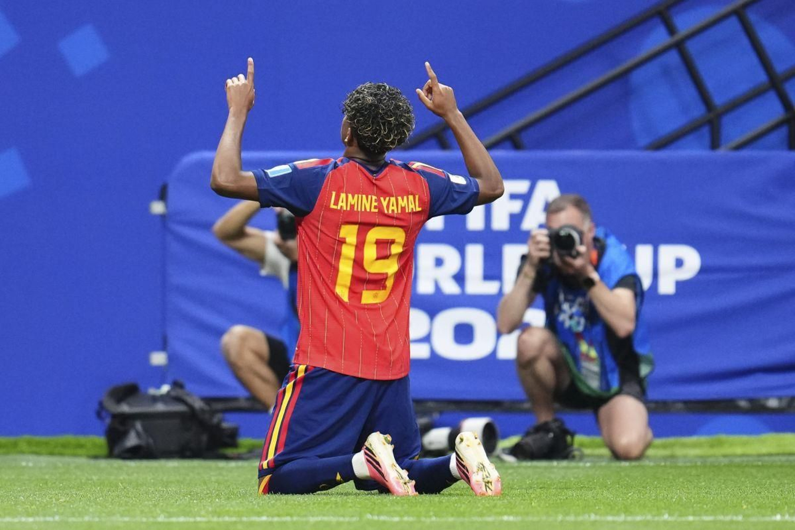 Lamine Yamal celebra el primer tanto de España en el partido y en el Mundial.