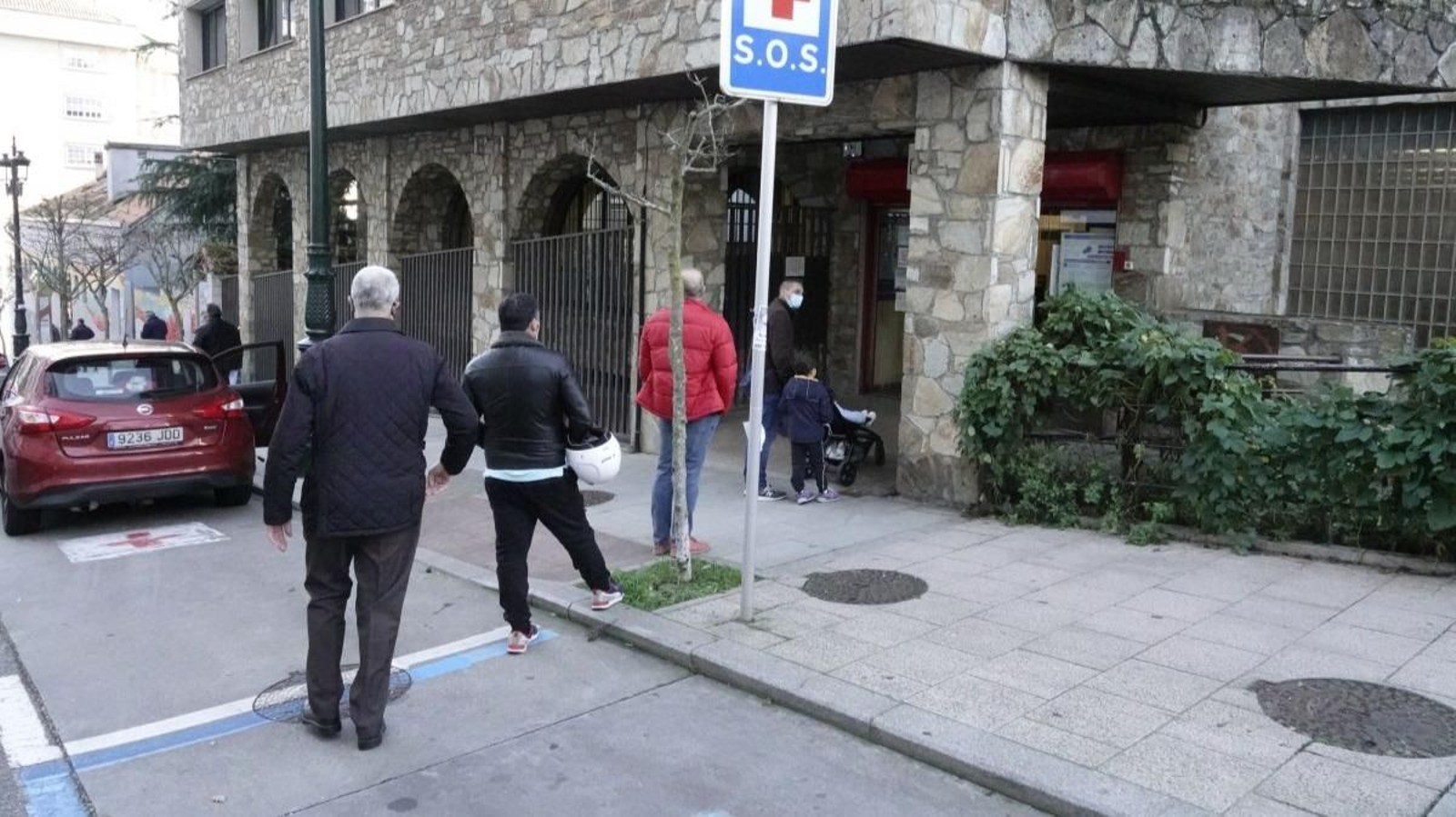 Los médicos de los centros de salud se ven obligados a prolongar su jornada todos los días.