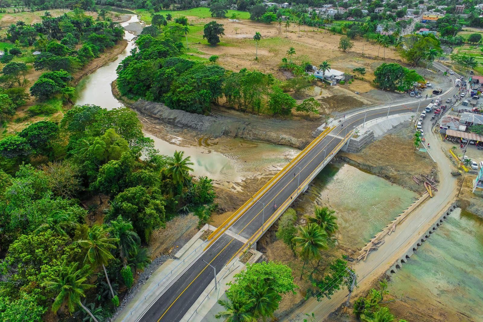 Puente inaugurado en la provincia de Espaillat, en República Dominicana