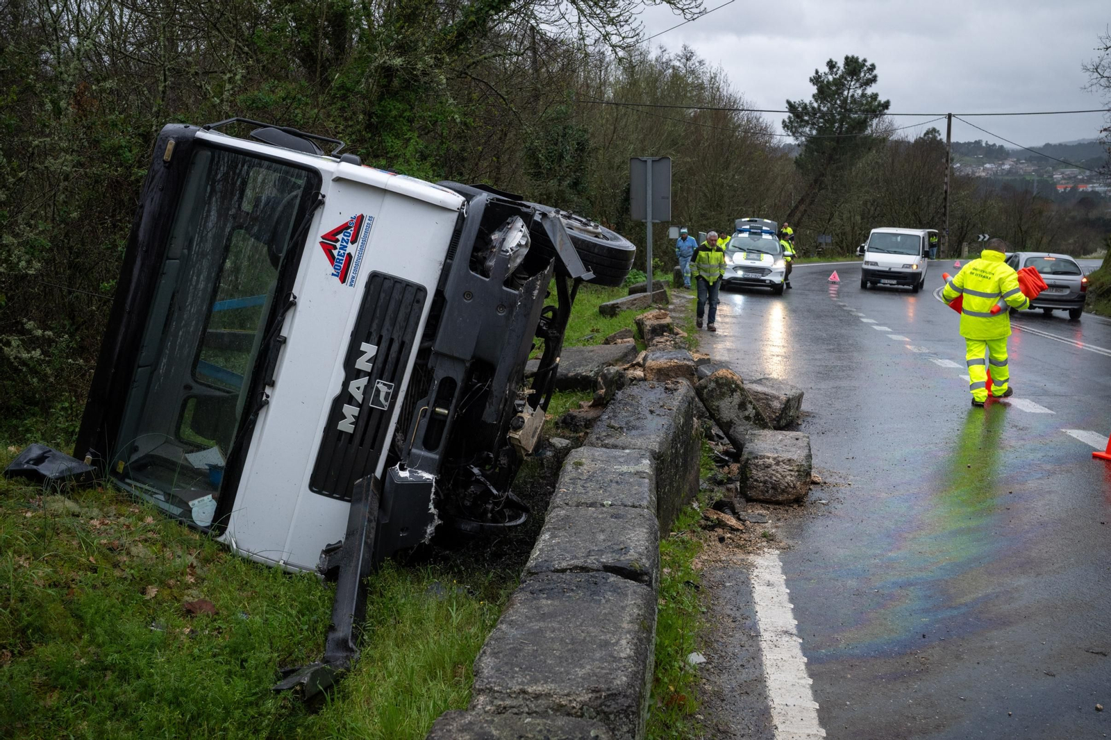 Accidente de un camión en la carretera N-525