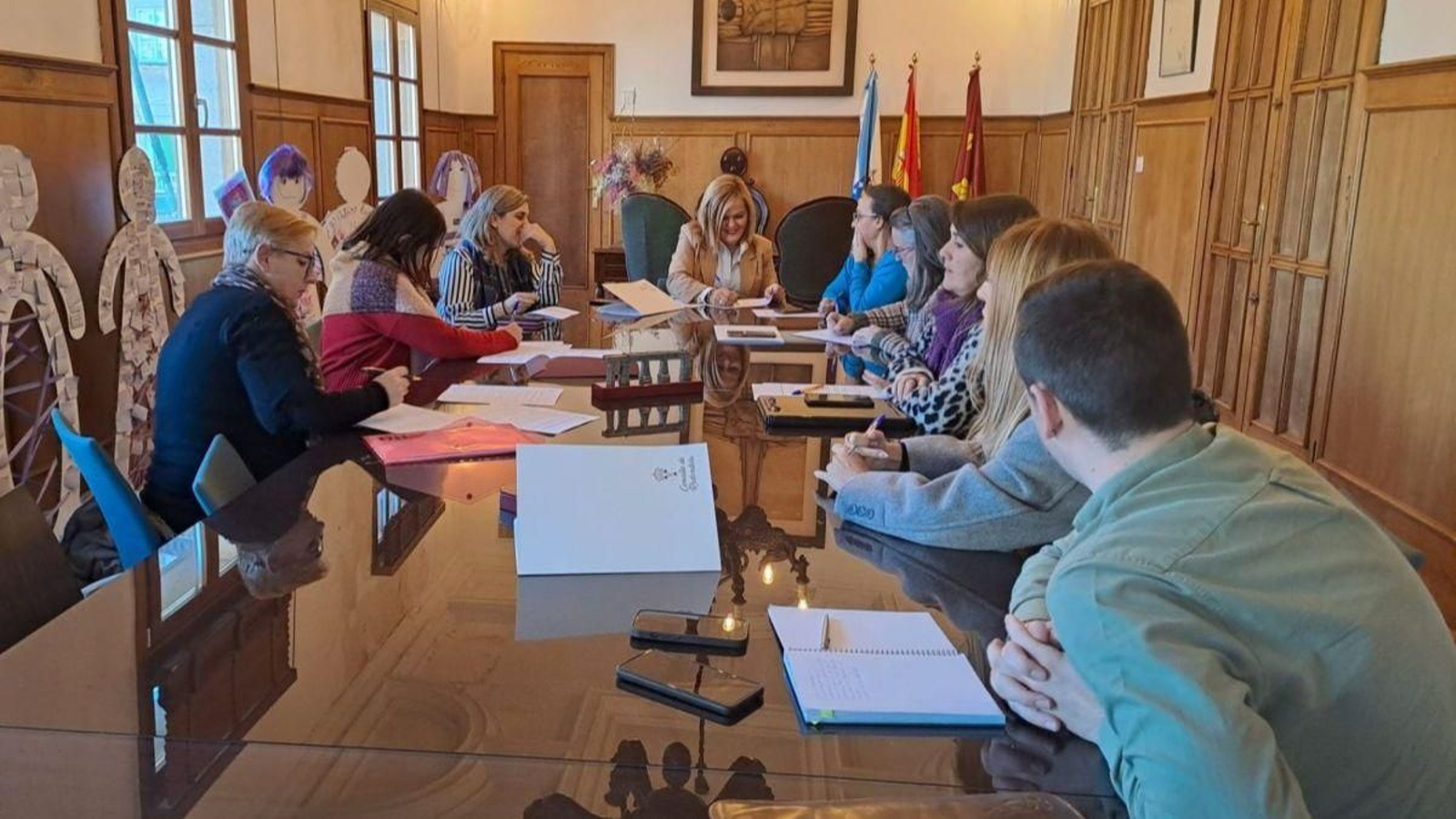 Reunión en el Concello con la empresa y técnicas de igualdad.
