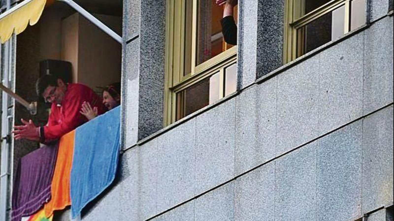 Aplausos solidarios durante la pandemia de coronavirus.