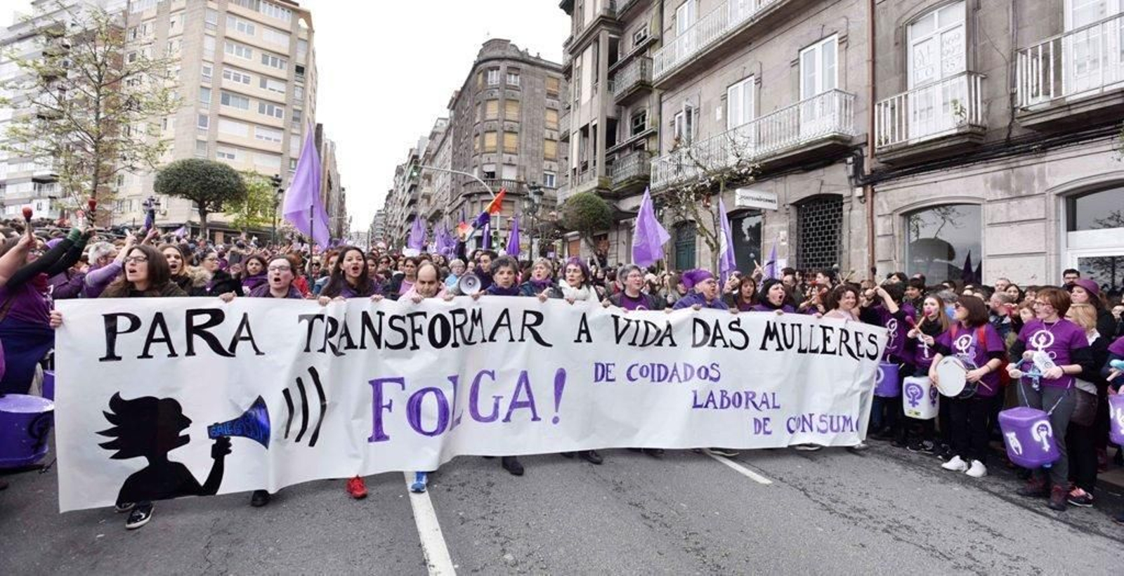 La marcha feminista recorre las calles de Vigo 16