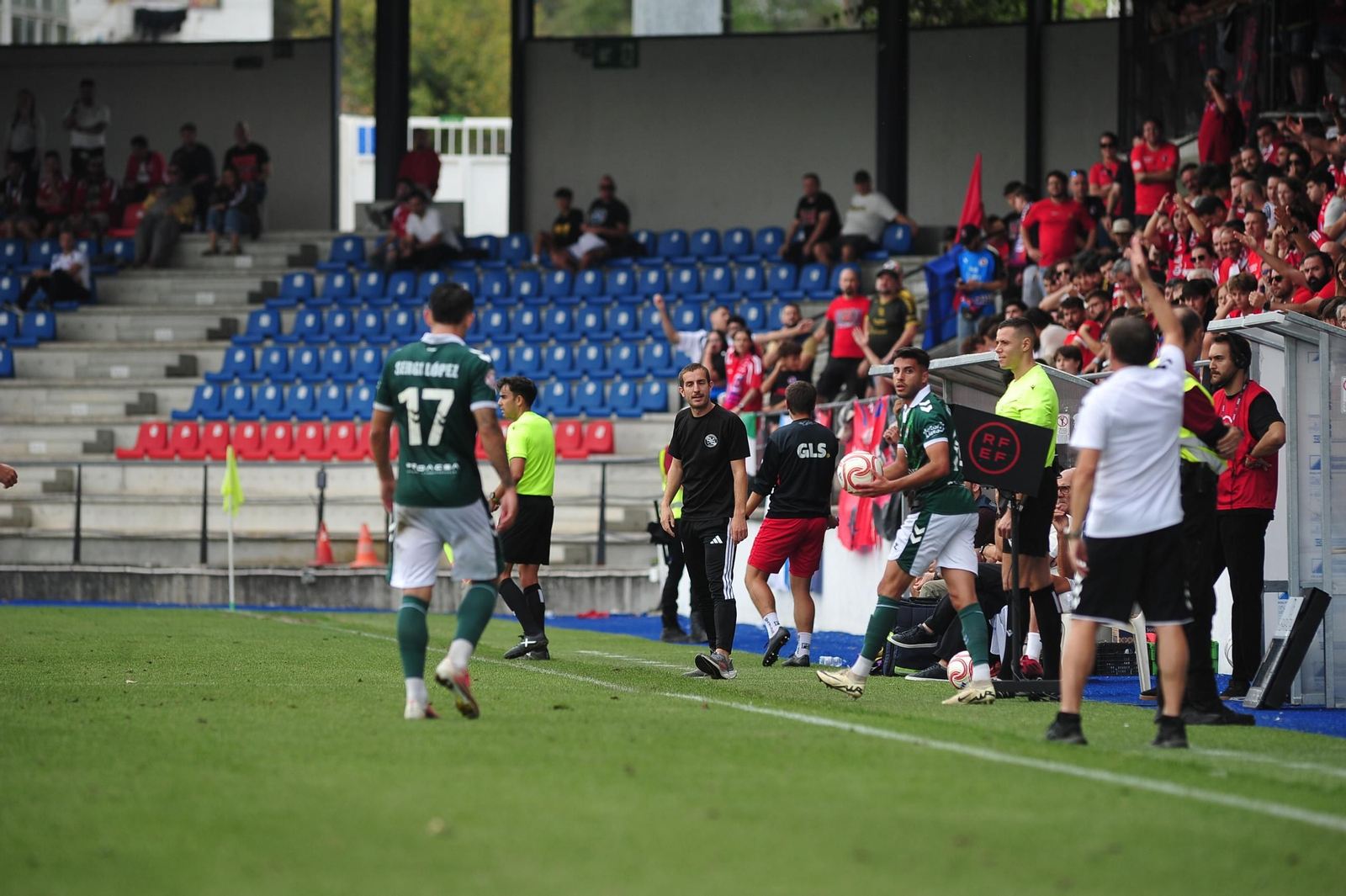 Galería | O Couto disfruta del buen tiempo y el empate de la UD Ourense ante el Cacereño