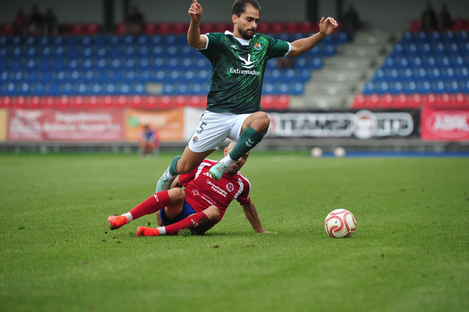 Galería | O Couto disfruta del buen tiempo y el empate de la UD Ourense ante el Cacereño