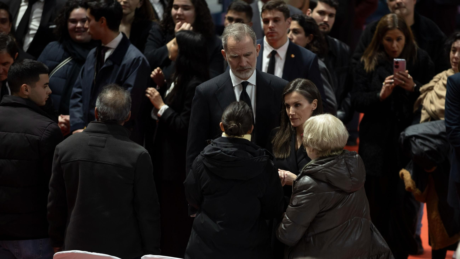 Los familiares ocuparon un lugar central durante el funeral de Estado. El acto fue concebido principalmente como un espacio de respeto hacia su dolor.