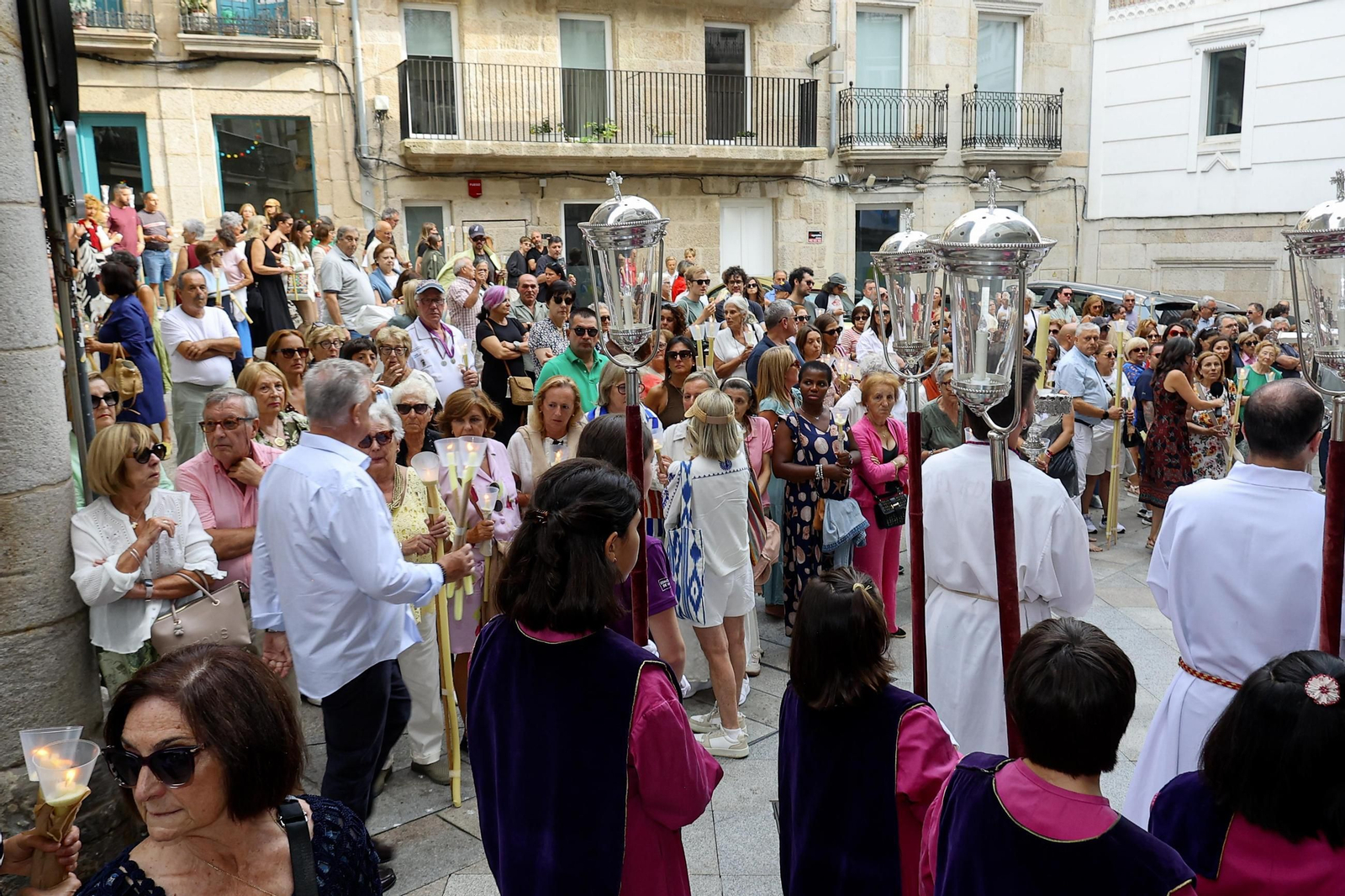 Galería | Misa por el Cristo da Victoria en Vigo y la concurrida procesión