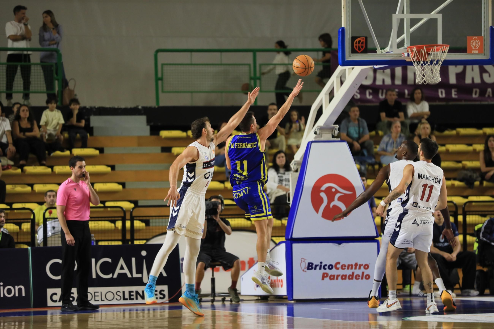 Galería | Noche triste en el Pazo con la derrota del COB ante el Alicante (79-83)