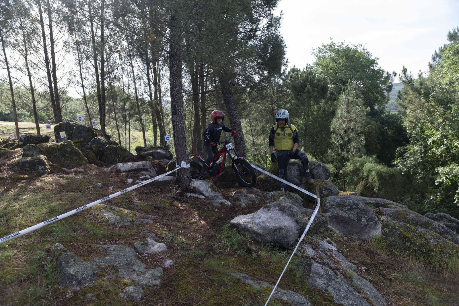 Un Gallego de Trial a las máximas revoluciones en Paderne de Allariz