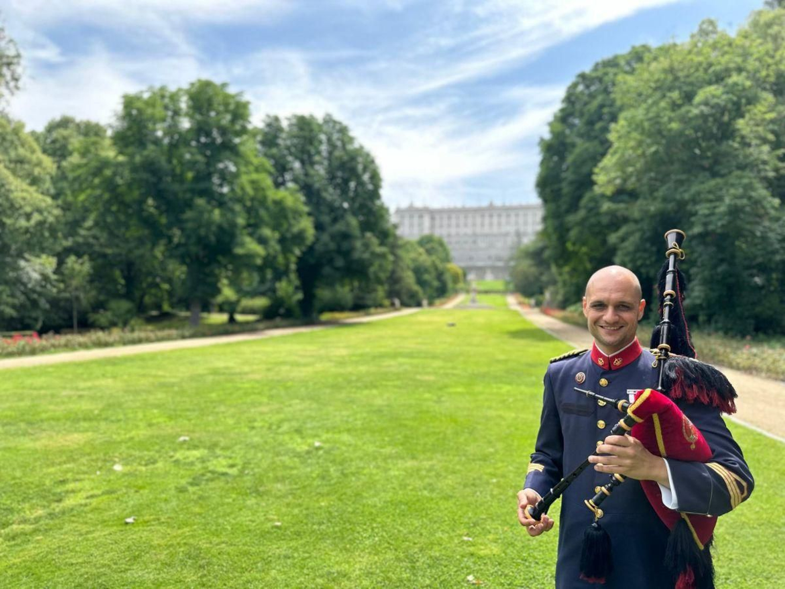El Pregonero de Corpus 2026, Rafael Carracedo en la pradera de los Jardines del Moro, del Palacio Real de Madrid.