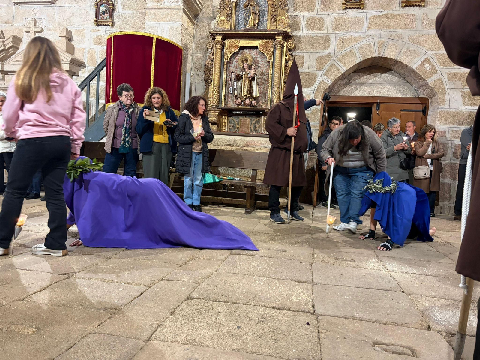 Galería | Las tinieblas y la procesión de los Penitentes conquistan Oímbra