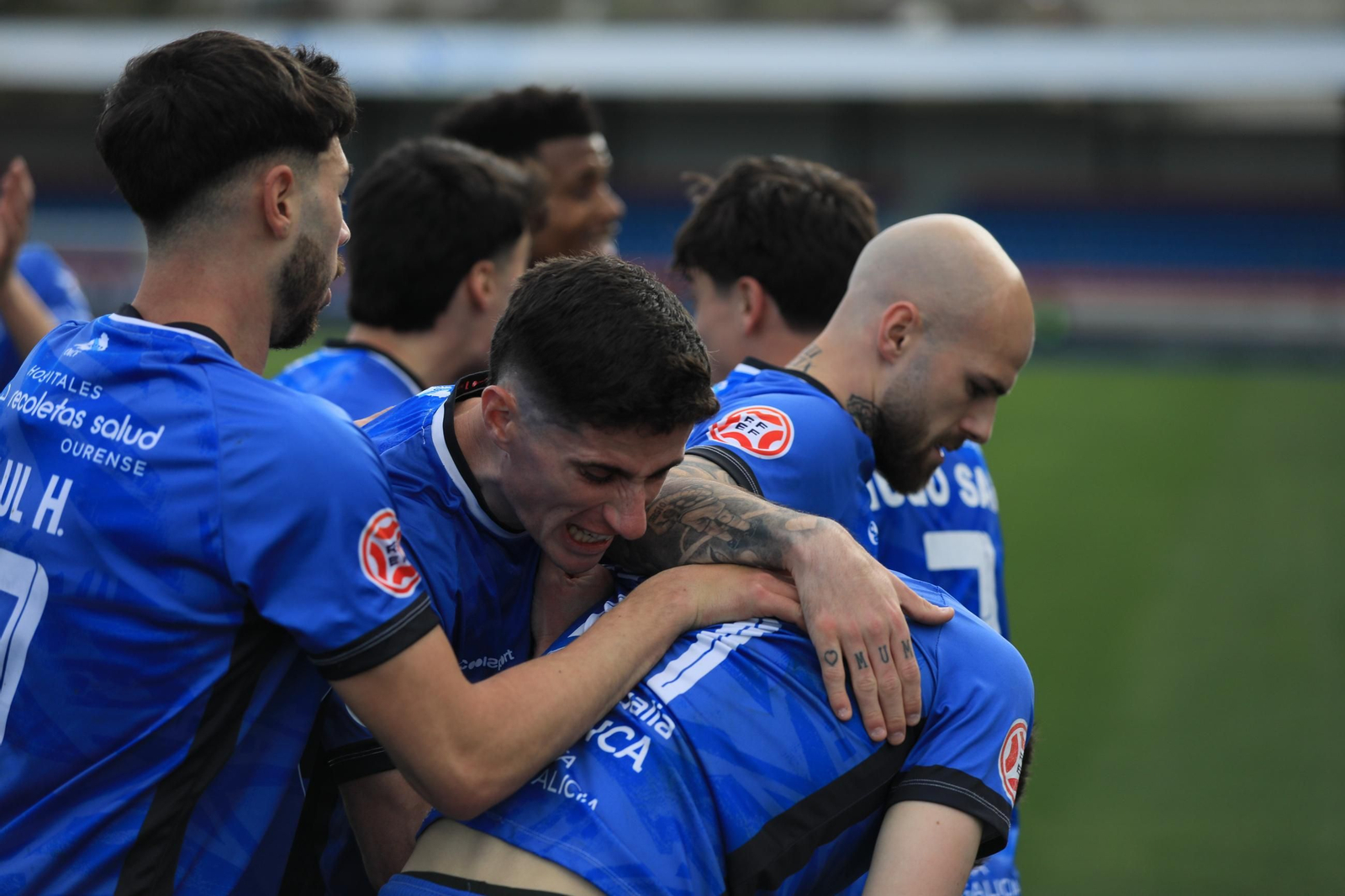 Galería | Goles y disfraces en el regreso del Ourense CF a O Couto