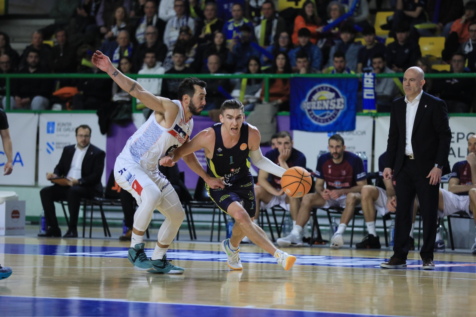 Galería | El Pazo, a reventar para el derbi COB-Obradoiro