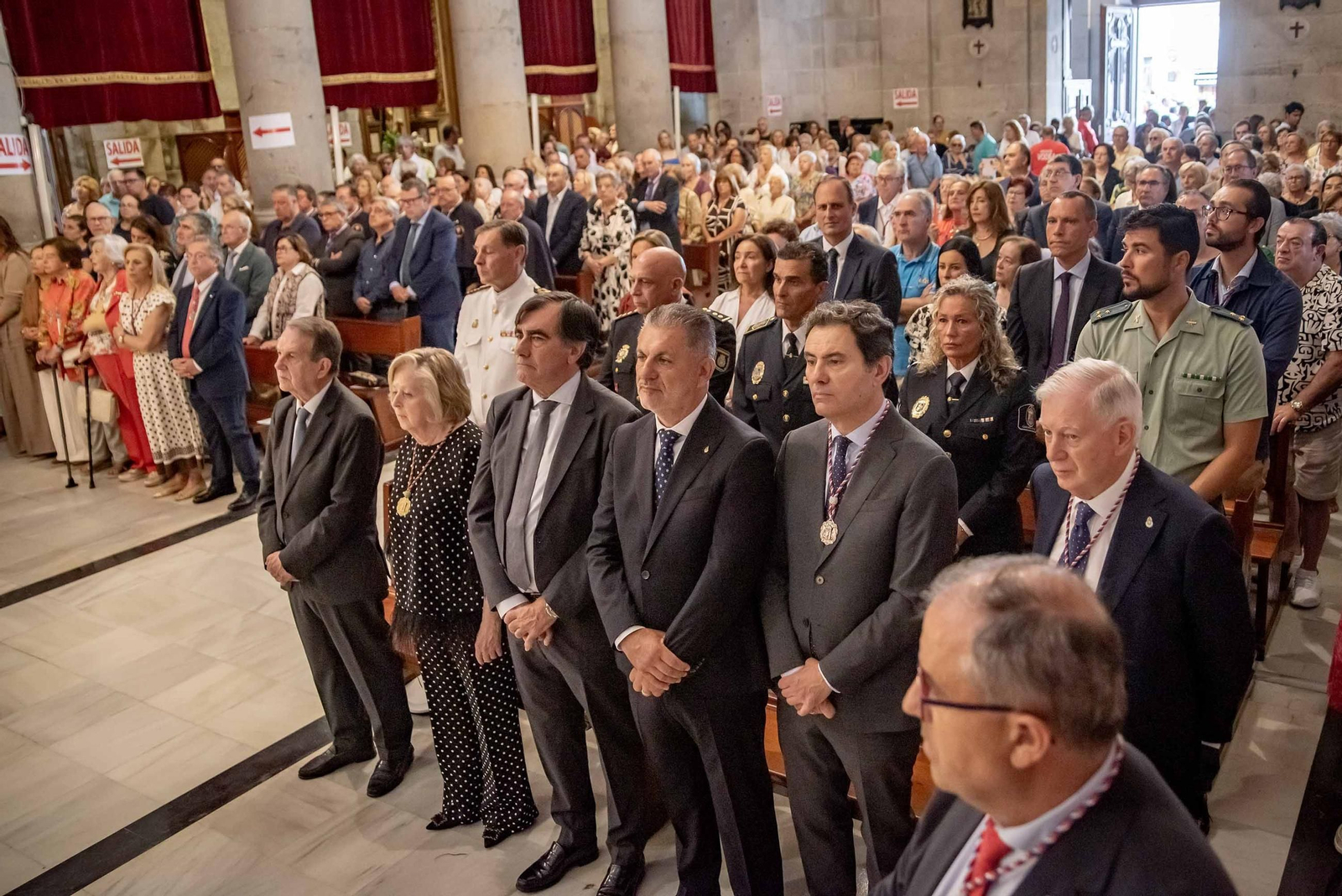 Galería | Misa por el Cristo da Victoria en Vigo y la concurrida procesión