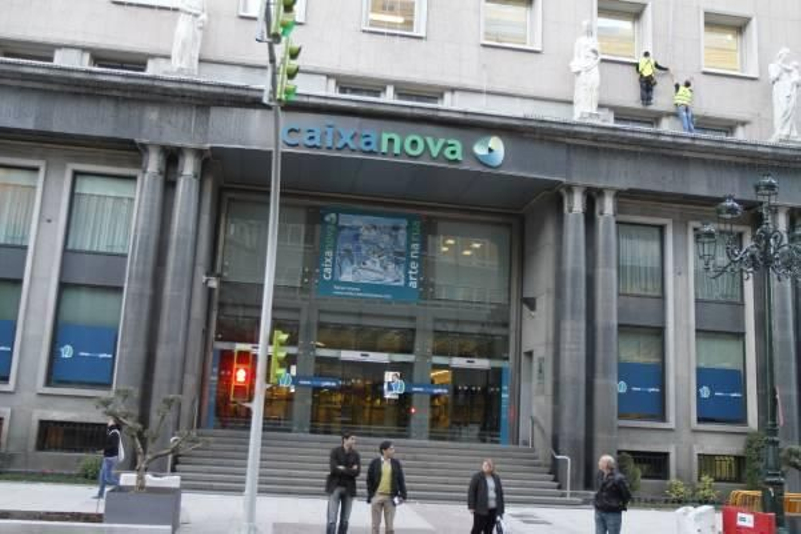 El consejo de Novacaixa vovlerá a reunirse mañana en la sede de Vigo. Foto: Archivo