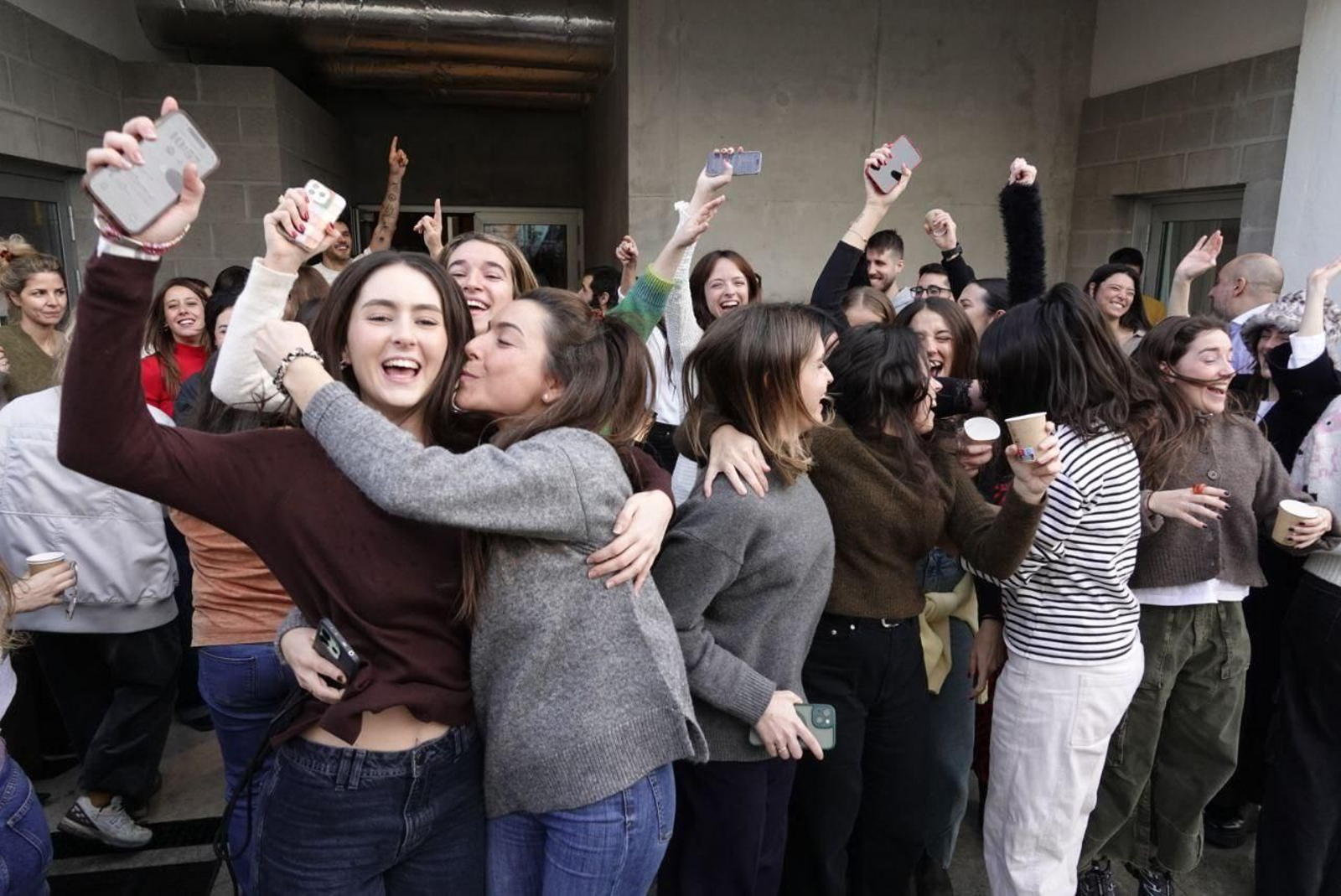 Galería | Los trabajadores de Bimba y Lola celebran el segundo premio de la Lotería de Navidad