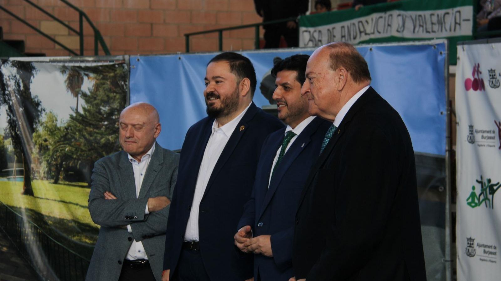 En el centro de la imagen José Salvador Tárrega y Jorge Vázquez Calderón