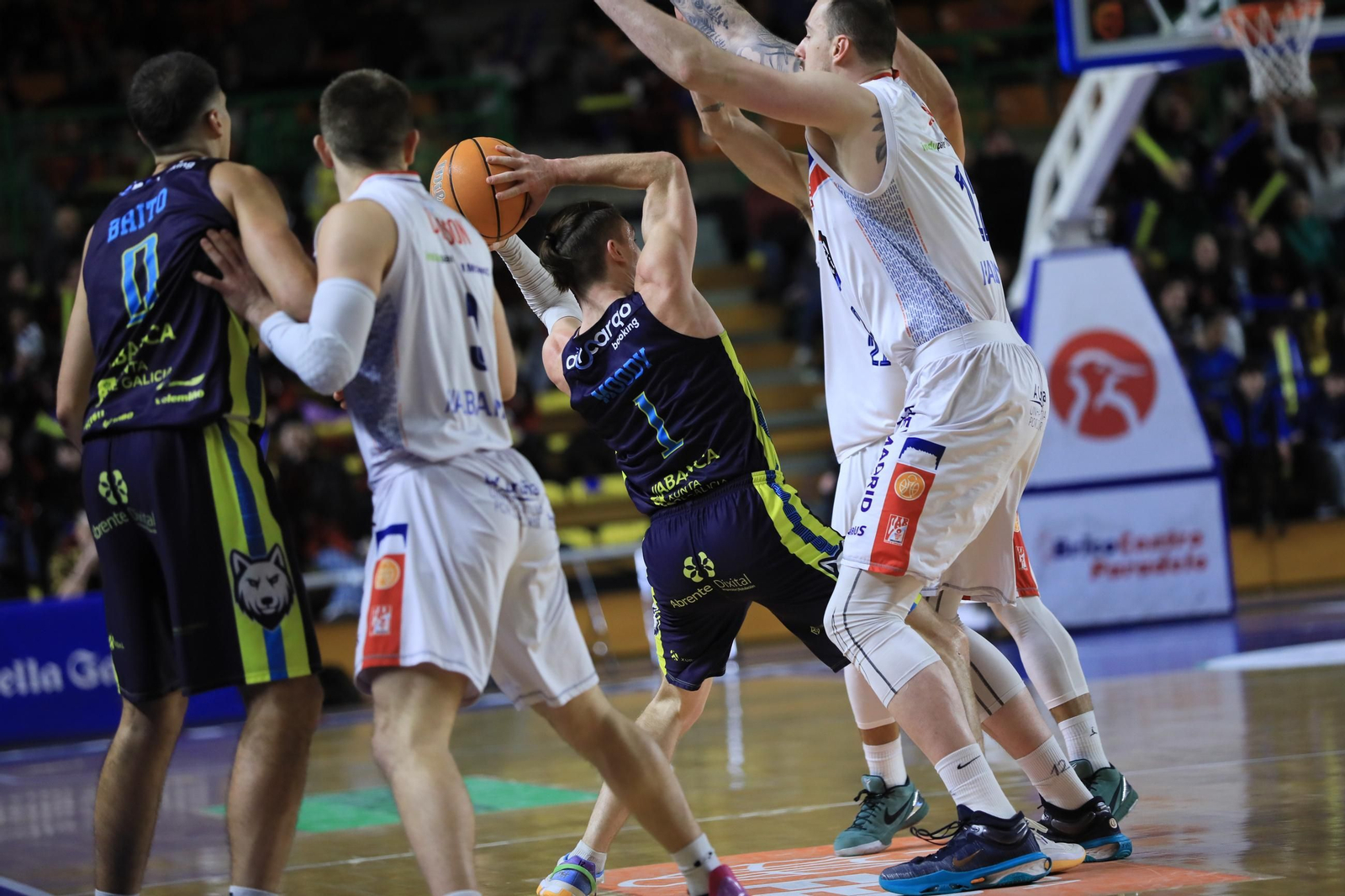 Galería | El Pazo, a reventar para el derbi COB-Obradoiro