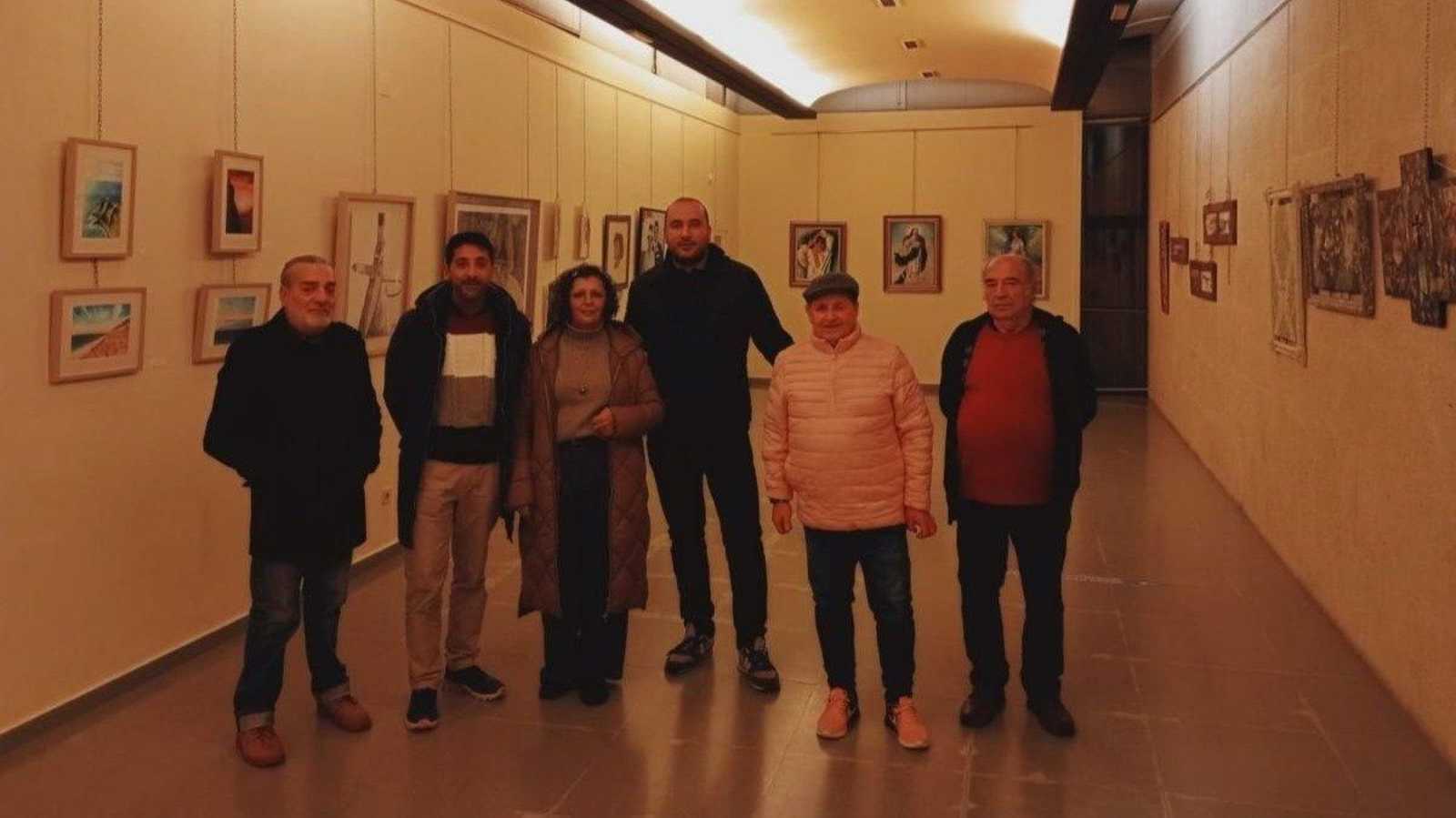 Un momento de la inauguración de la exposición en el Auditorio Manuel María.