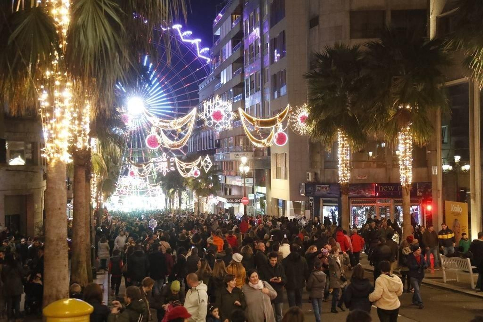 Los turistas invaden Vigo en el Puente185