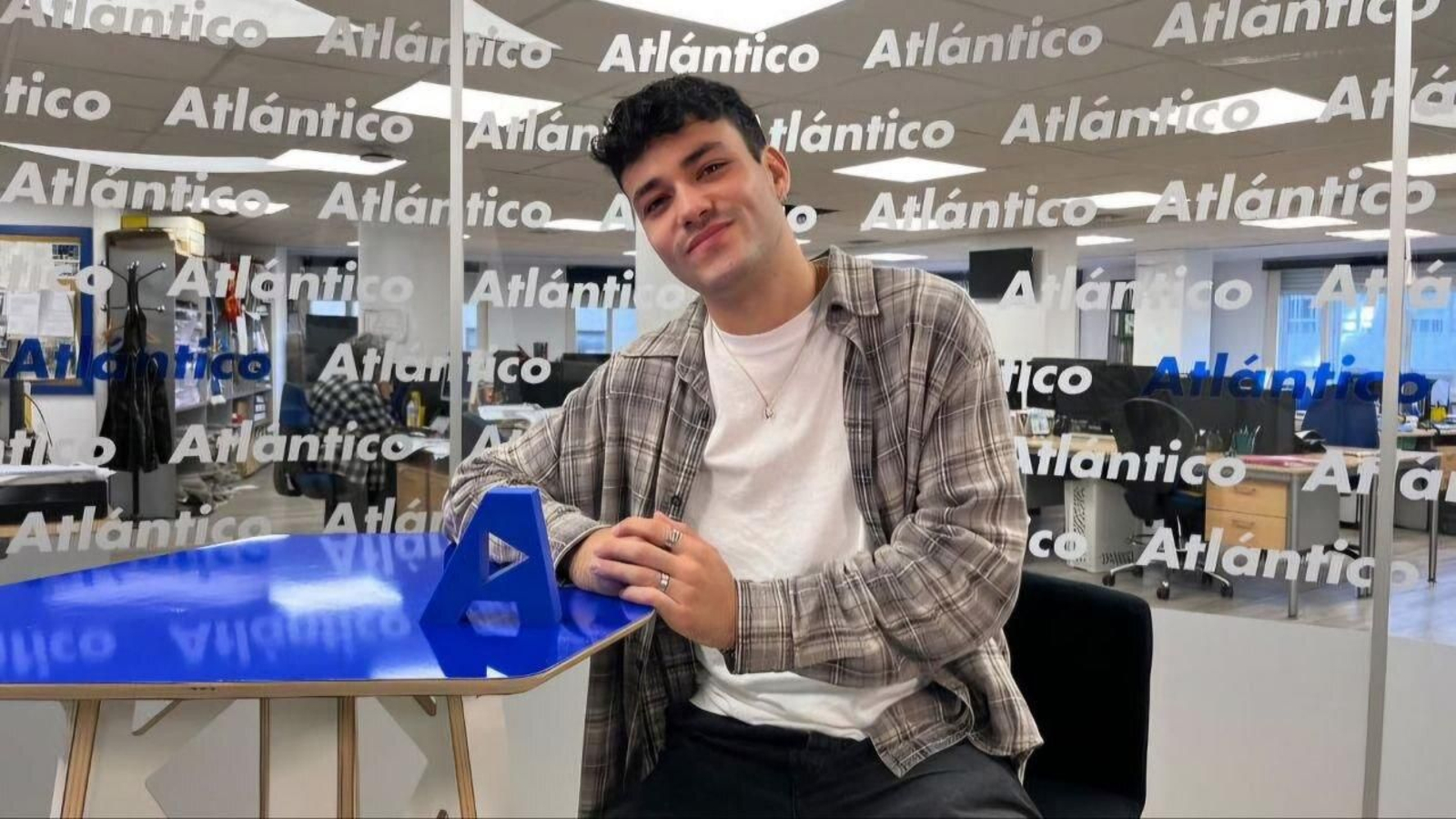 Quinte, durante su visita al set de Atlántico TV.