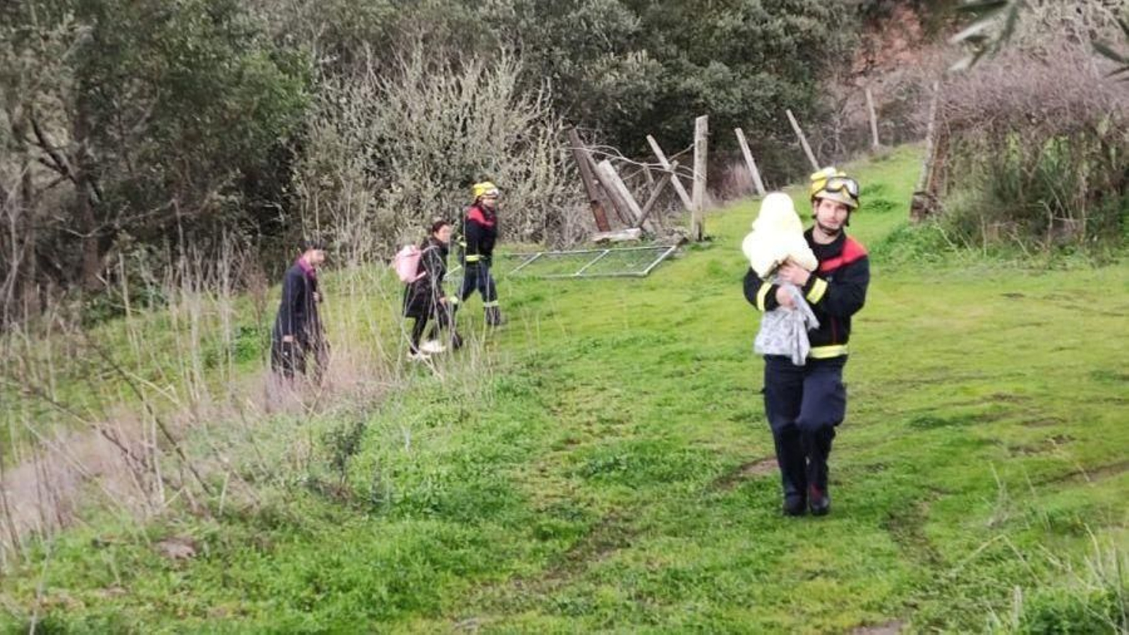 Evacuación de los viajeros en Montefurado el pasado martes.