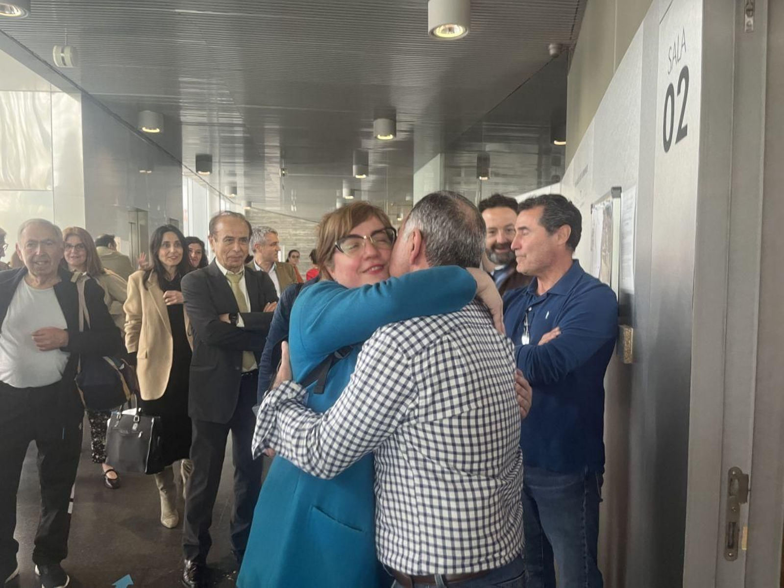 La despedida “sorpresa” llenó el vestíbulo.