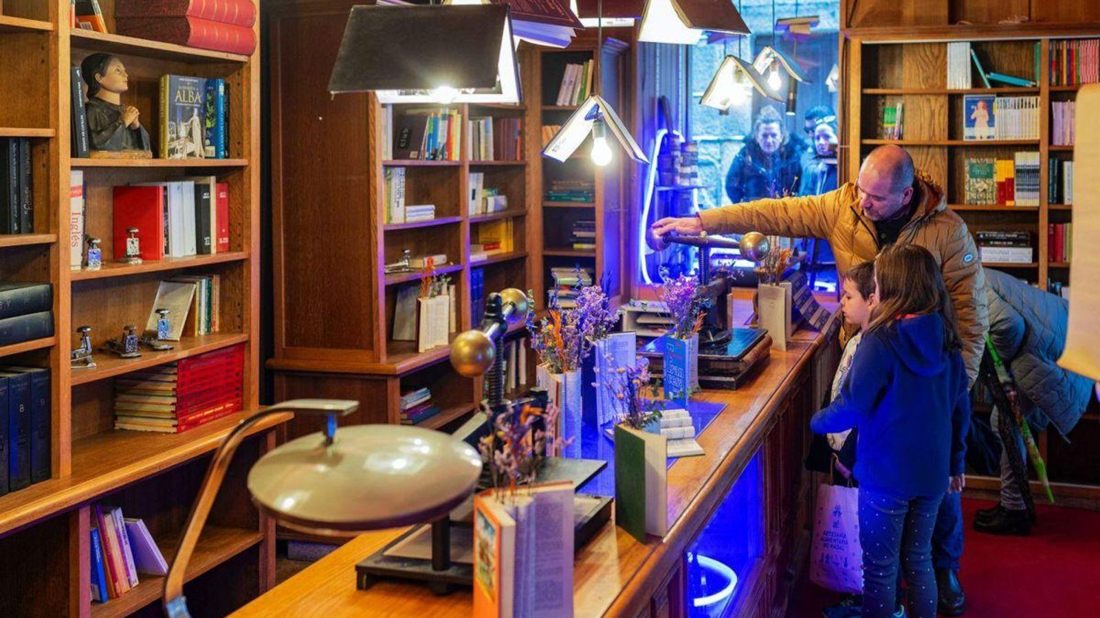 Los visitantes pudieron ver el interior de la imprenta durante el puente.