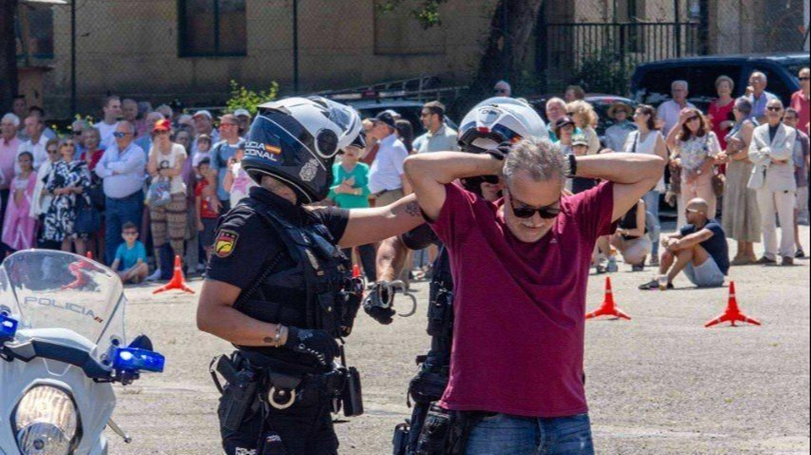 La Policía Nacional muestra en la ETEA su arsenal más potente