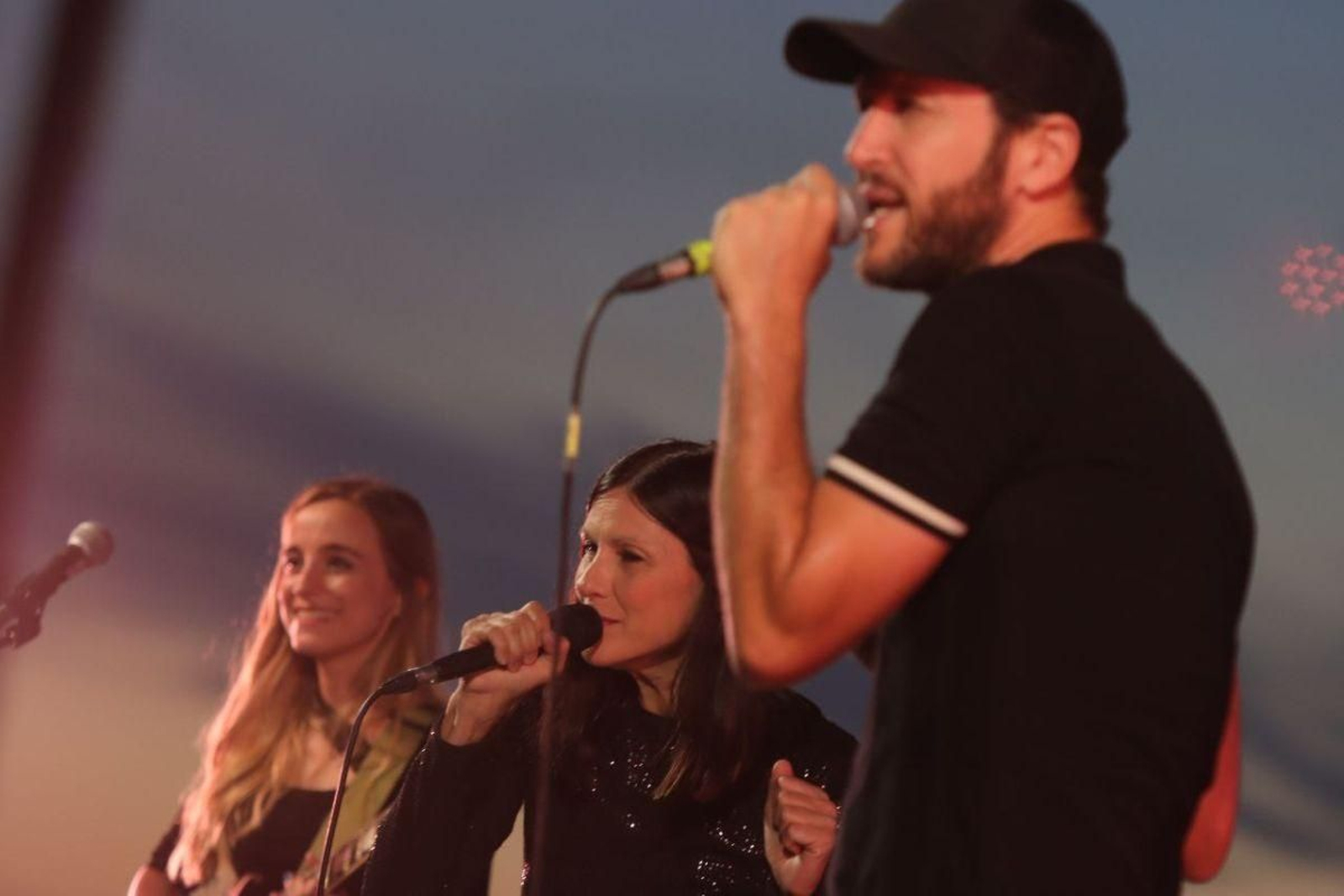 Delafé y la flor azul ofrecieron ayer el último concierto del verano en la azotea del Mar de Vigo.