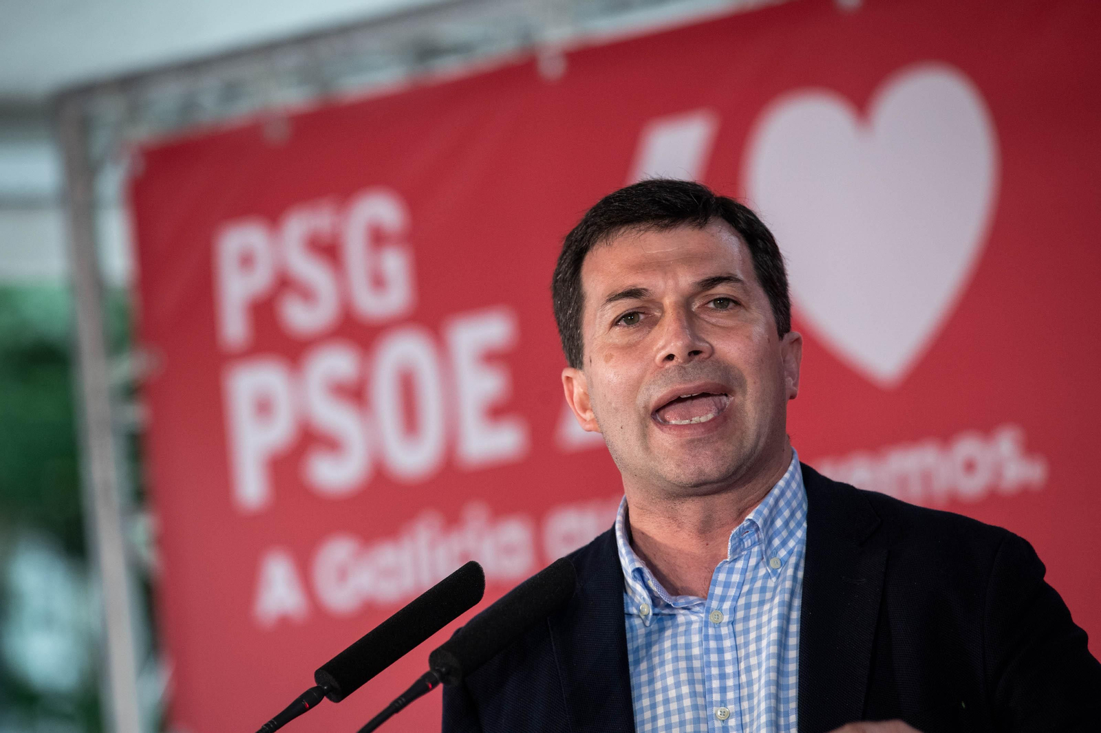 OURENSE (XARDÍNS DO POSÍO). 27/06/2020. OURENSE. El presidente del gobierno, Pedro Sánchez, acompaña al candidato a la Xunta de Galicia, Gonzalo Caballero y a Marina Ortega en un mitin del PSdeG-PSOE. FOTO: ÓSCAR PINAL

Gonzalo Caballero