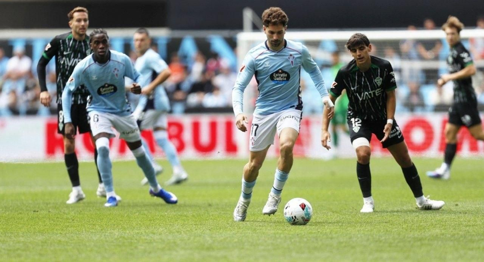 Partido entre Celta y Elche.