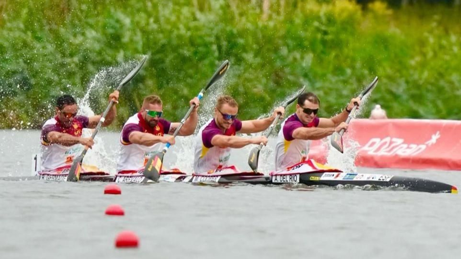 Rodrigo Germade(izquierda), junto con sus compañeros en la final del K4-500 dispuatada en el último Mundial.