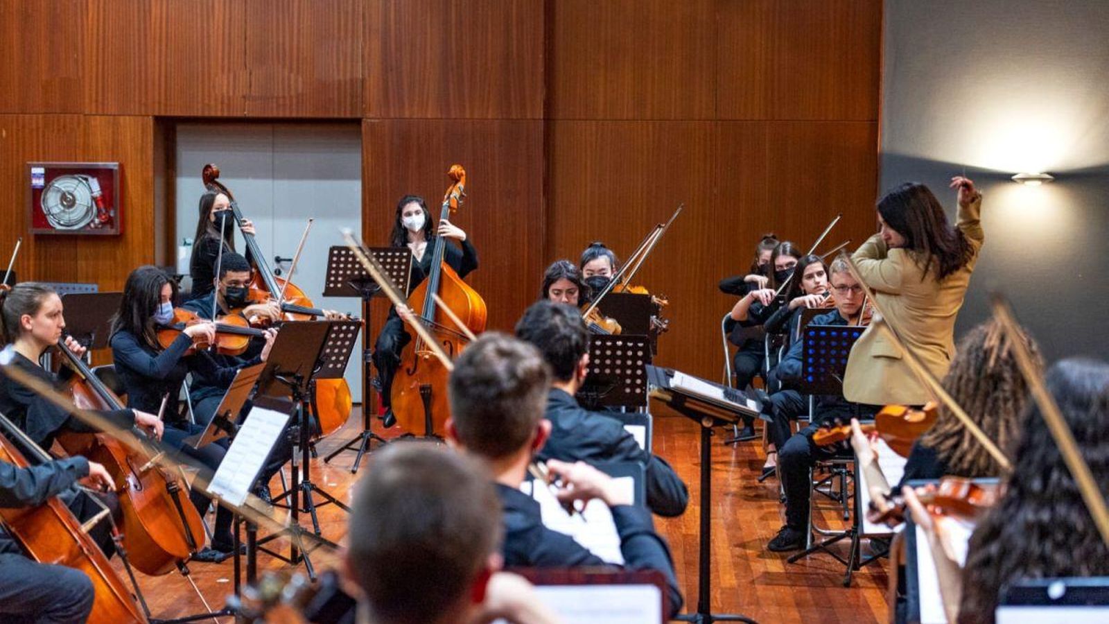 Outro ensaio baixo a súa dirección.
