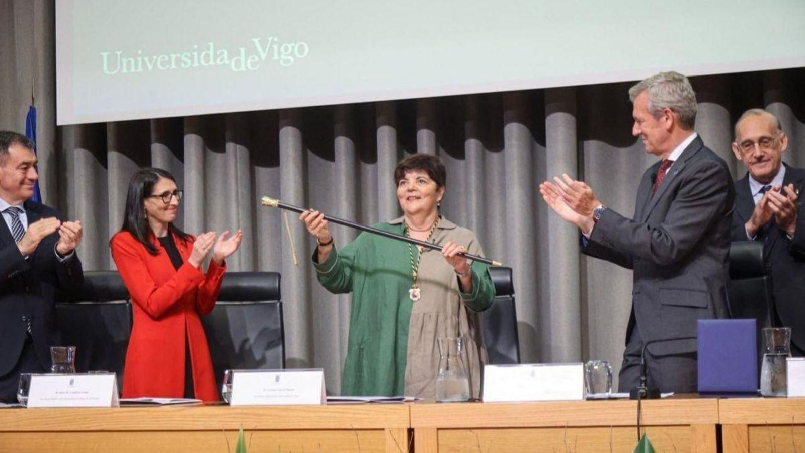 Carmen García Mateo toma posesión como rectora de la U Vigo.