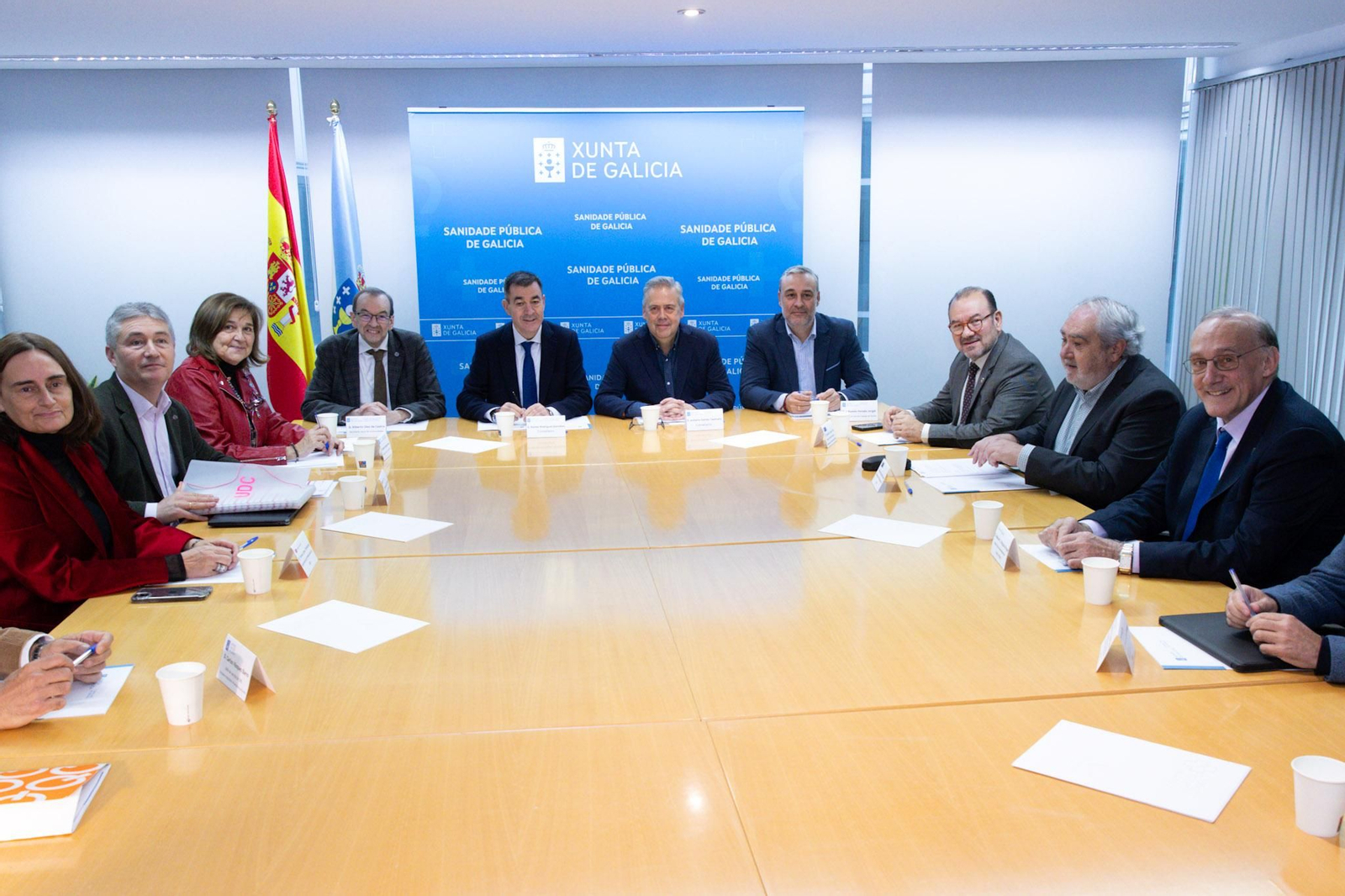 Foto de familia de los asistentes a la reunión del Consello de Docencia Clínica de ayer.