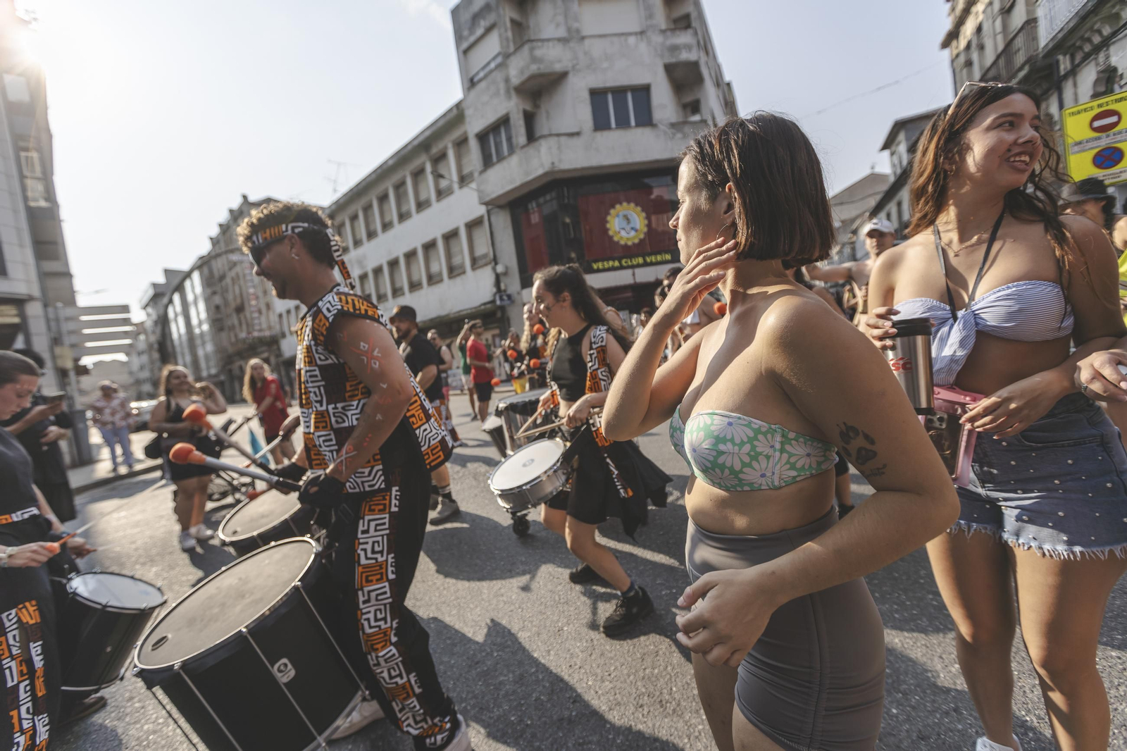 Galería |  Verín se echa a la calle al compás de las batucadas
