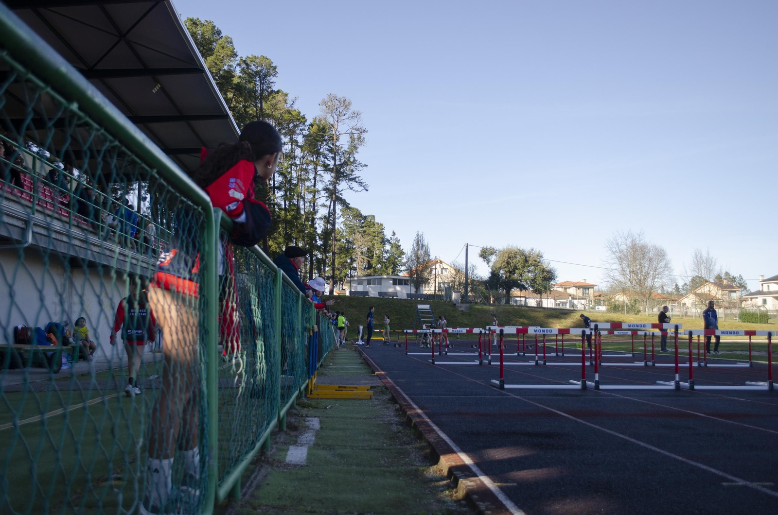 Galería | Jornada de atletismo en el complejo deportivo de Monterrei