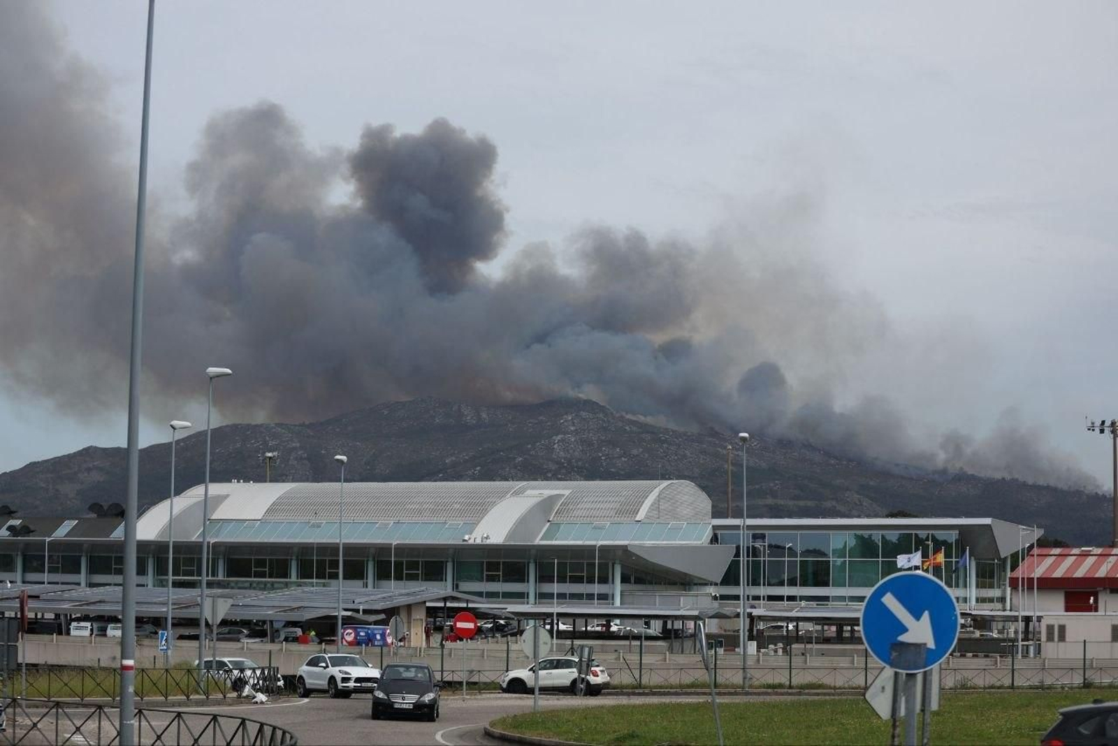 Galería | Las llamas devoran el monte Galleiro, entre Mos, Ponteareas y Pazos de Borbén