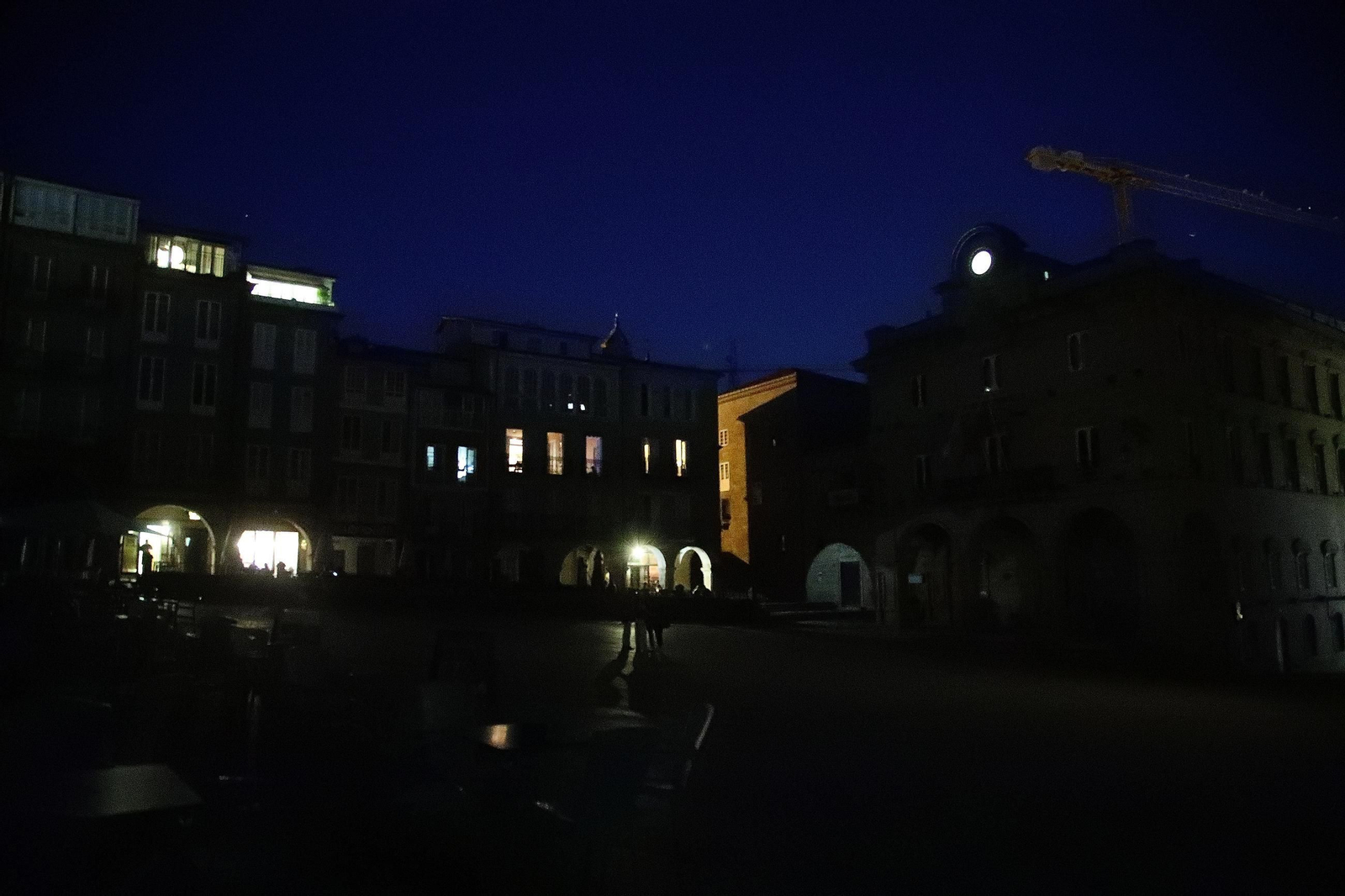 Galería | La ciudad de Ourense anocheció a oscuras en un nuevo apagón