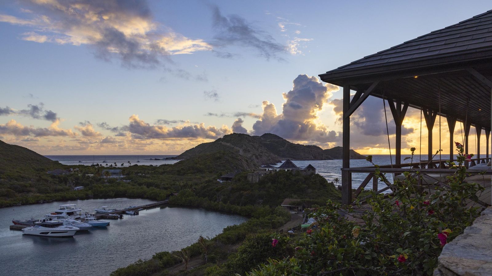 Atardecer en el puerto de Biras Creek, en el Caribe