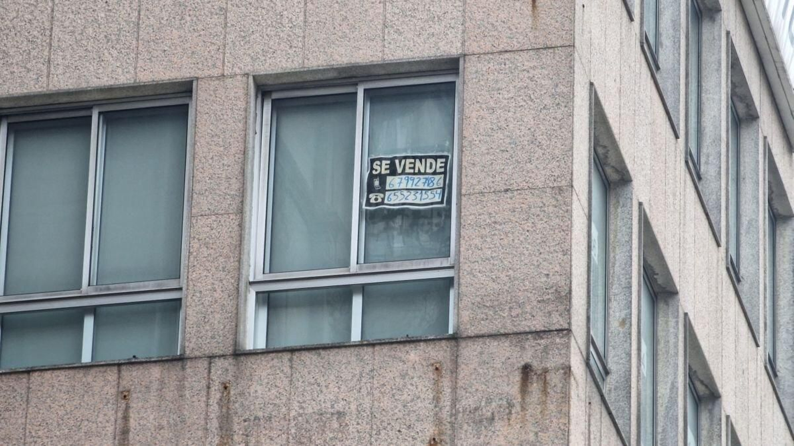 Una vivienda usada en venta esta semana en un edificio de Vigo.