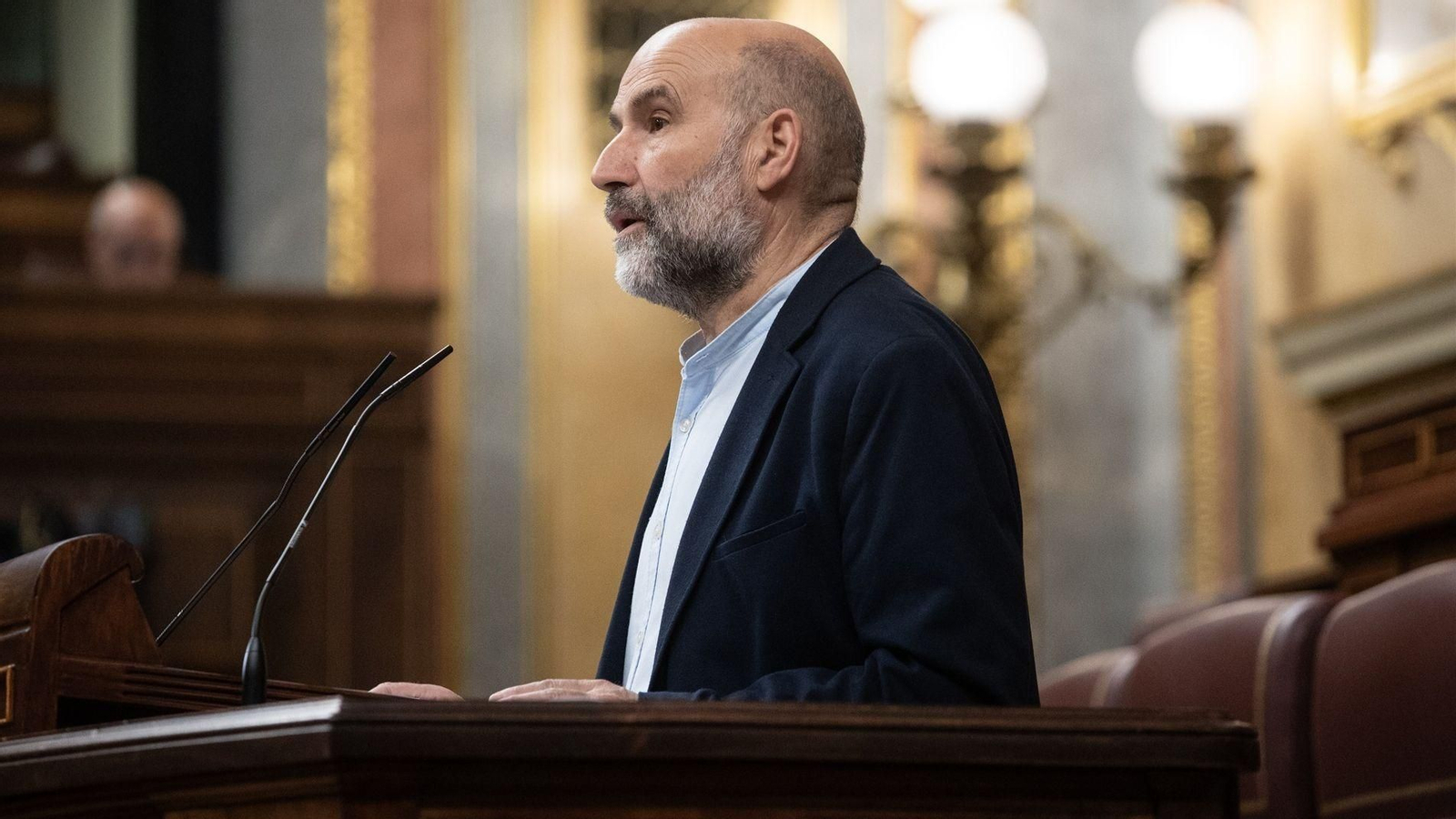 El diputado del BNG Néstor Rego interviene durante una sesión plenaria en el Congreso de los Diputados.