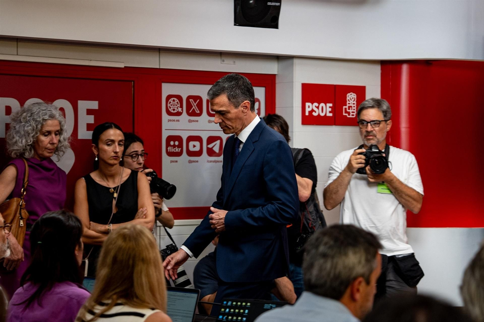 El presidente Pedro Sánchez, a su salida de la rueda de prensa sobre Santos Cerdán.